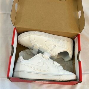 Unisex kids white Nike sneakers